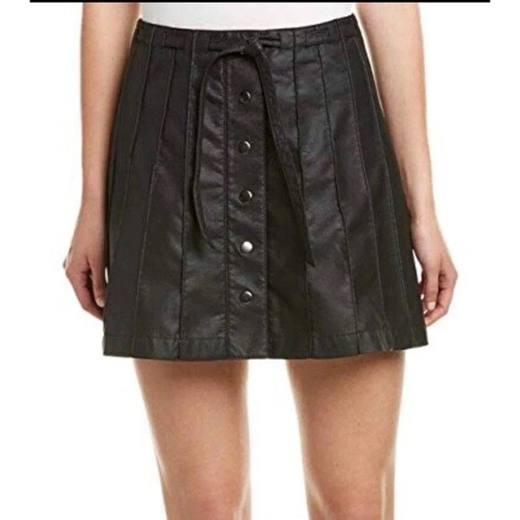RARE Free People Sz 0 Beach Jet Black Vegan Leather Pleated A-Line Mini Skirt - Picture 1 of 4